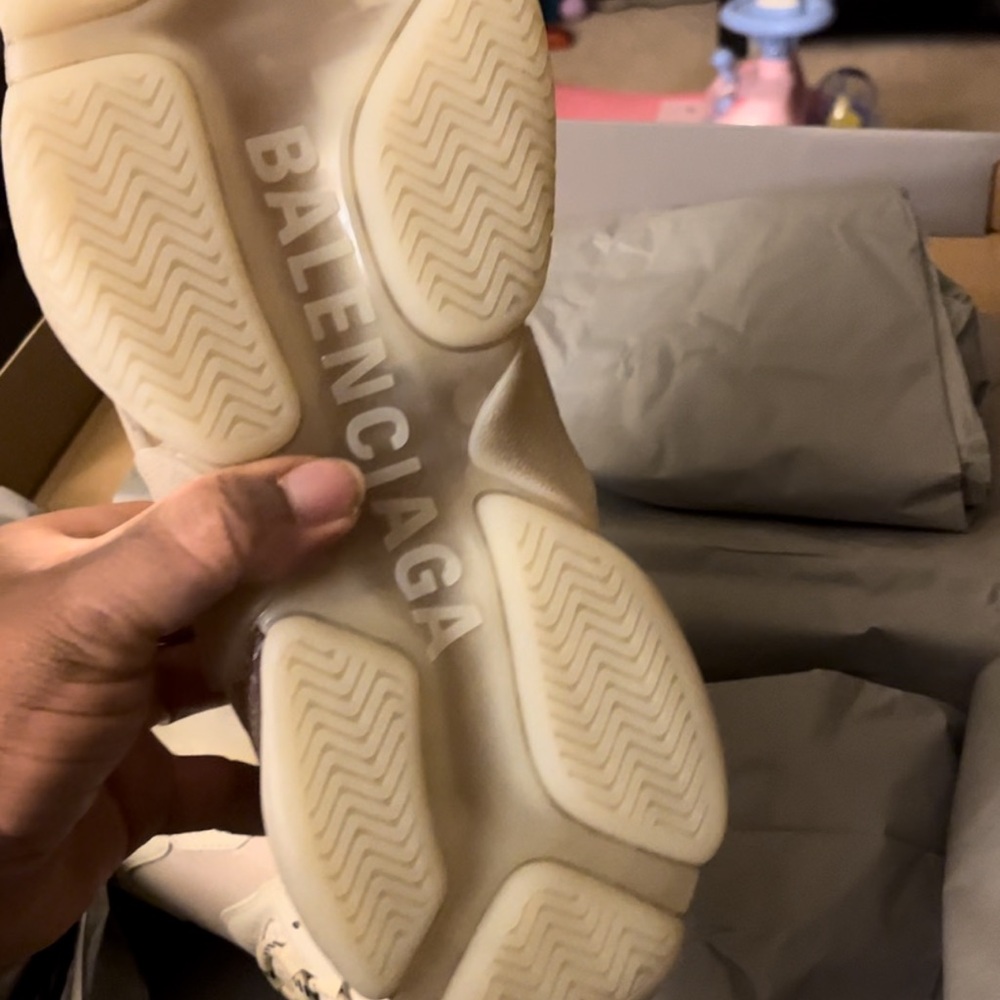 Balenciaga Cream Sneakers - Picture 5 of 7